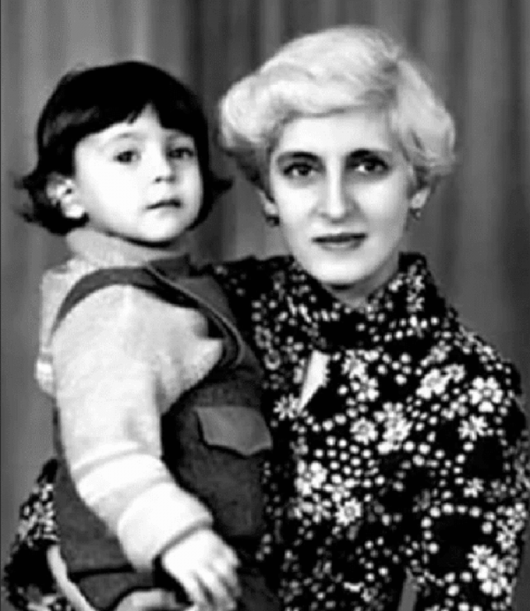 Маленький Владимир Зеленский с мамой