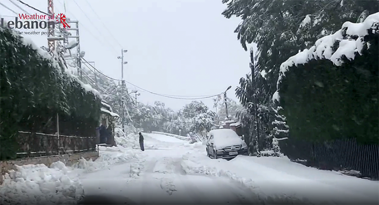 Заваленный снегом Ливан2