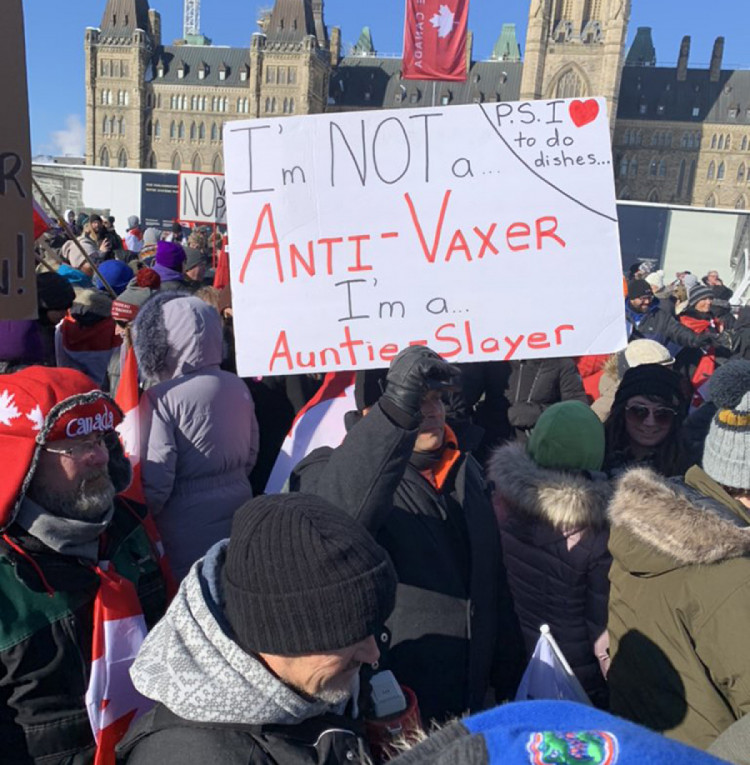 мітинг антивакцинаторів в канаді