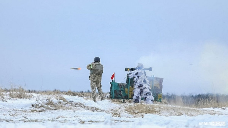 Украинские военные провели практические стрельбы из гранатомета M141