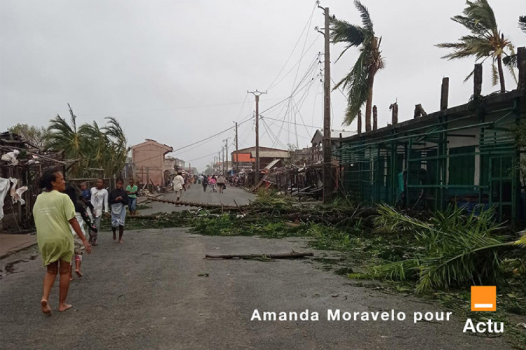 разрушенные поселки в результате циклона бацирай на мадагаскаре