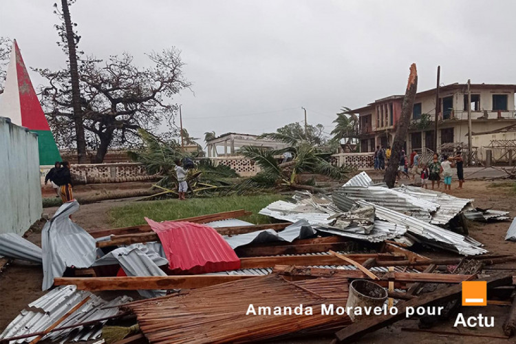 разрушенные дома в результате циклона бацирай на мадагаскаре